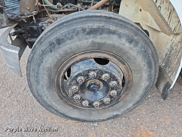 image for item DW8612 1990 International 4600 dump truck