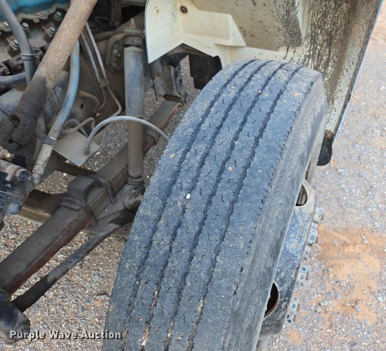 image for item DW8612 1990 International 4600 dump truck