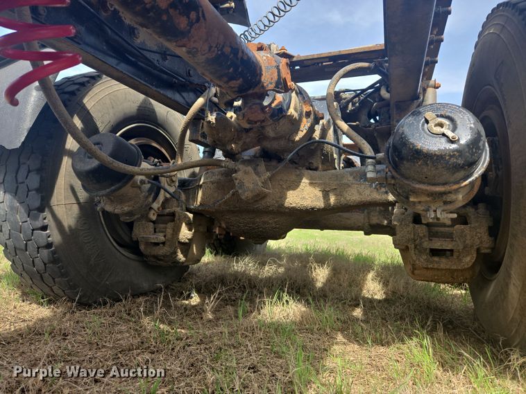 image for item DW8624 2003 Mack CH613 semi truck