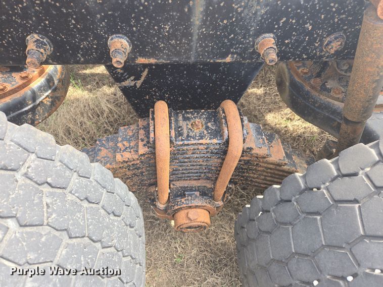 image for item DW8624 2003 Mack CH613 semi truck