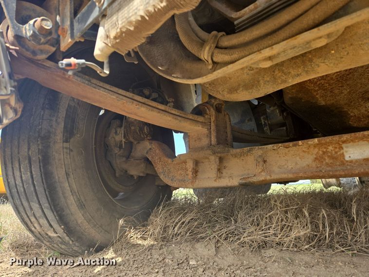 image for item DW8624 2003 Mack CH613 semi truck