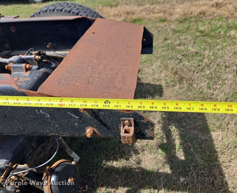 image for item DW8624 2003 Mack CH613 semi truck