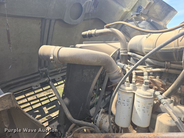 image for item DW8624 2003 Mack CH613 semi truck