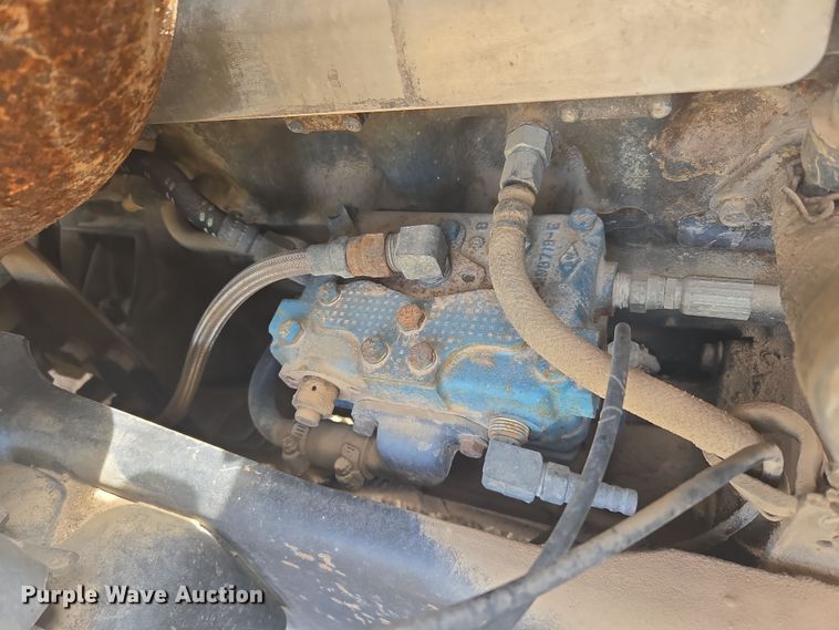 image for item DW8624 2003 Mack CH613 semi truck