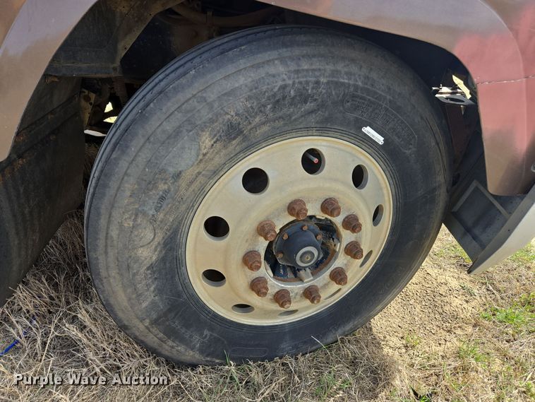 image for item DW8624 2003 Mack CH613 semi truck