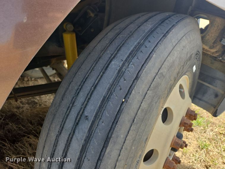 image for item DW8624 2003 Mack CH613 semi truck