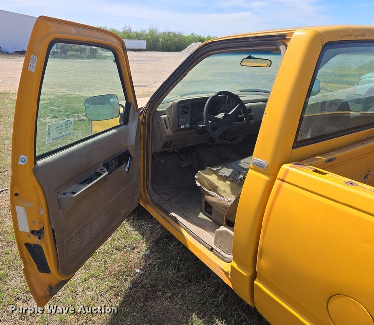 image for item DW8625 1994 Chevrolet C1500 pickup truck