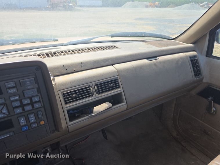 image for item DW8625 1994 Chevrolet C1500 pickup truck