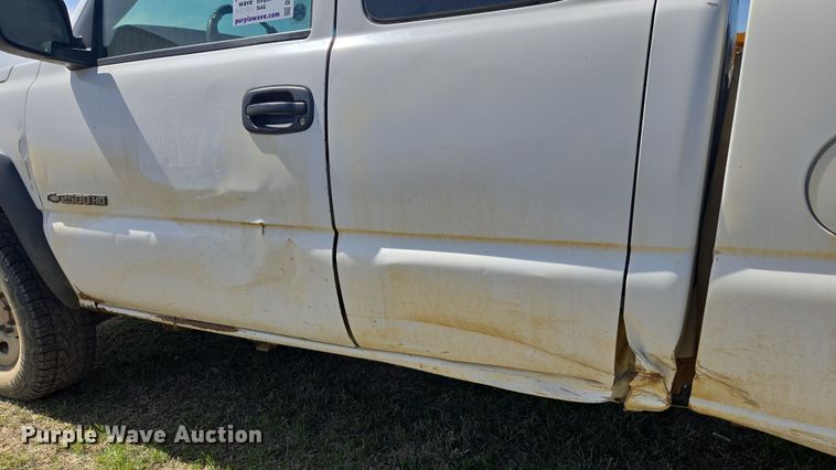image for item DW8626 2005 Chevrolet Silverado 2500HD Ext. Cab pickup truck