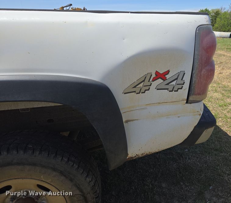 image for item DW8626 2005 Chevrolet Silverado 2500HD Ext. Cab pickup truck
