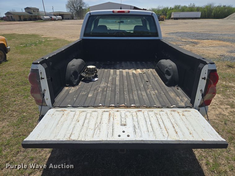 image for item DW8626 2005 Chevrolet Silverado 2500HD Ext. Cab pickup truck
