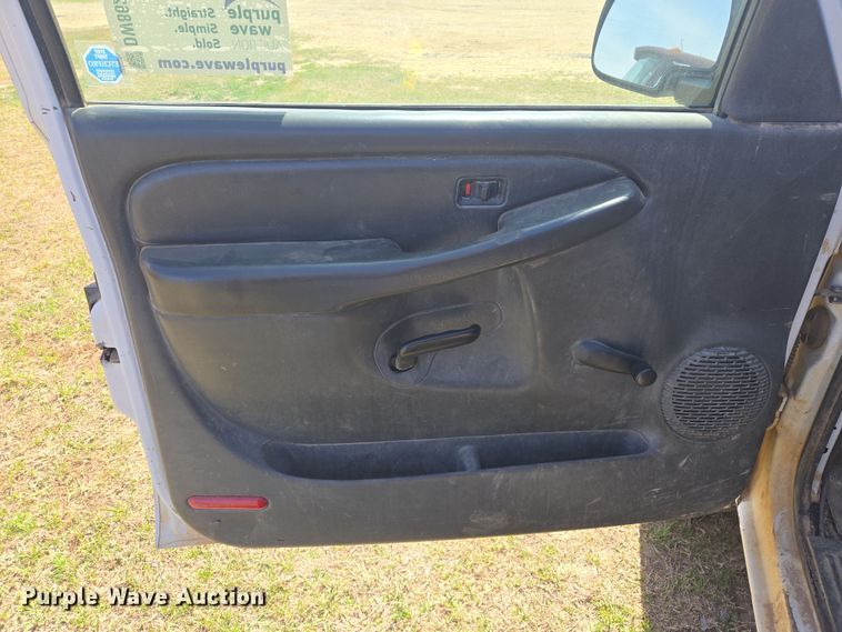 image for item DW8626 2005 Chevrolet Silverado 2500HD Ext. Cab pickup truck