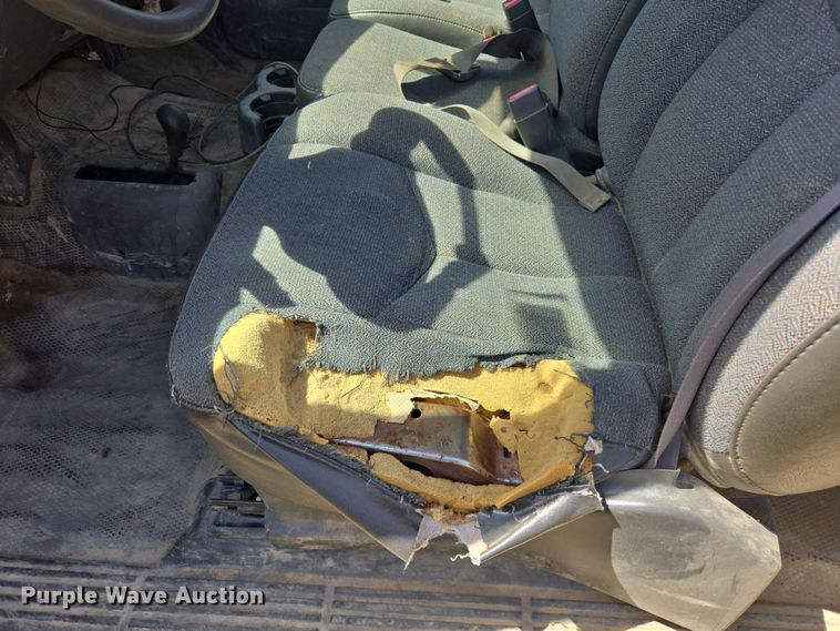 image for item DW8626 2005 Chevrolet Silverado 2500HD Ext. Cab pickup truck