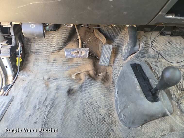 image for item DW8626 2005 Chevrolet Silverado 2500HD Ext. Cab pickup truck