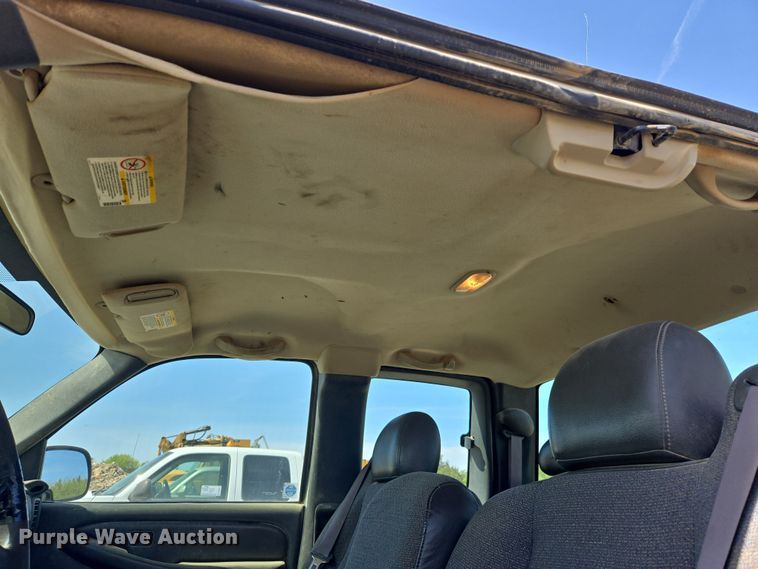 image for item DW8626 2005 Chevrolet Silverado 2500HD Ext. Cab pickup truck