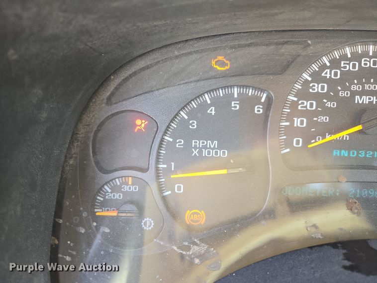 image for item DW8626 2005 Chevrolet Silverado 2500HD Ext. Cab pickup truck