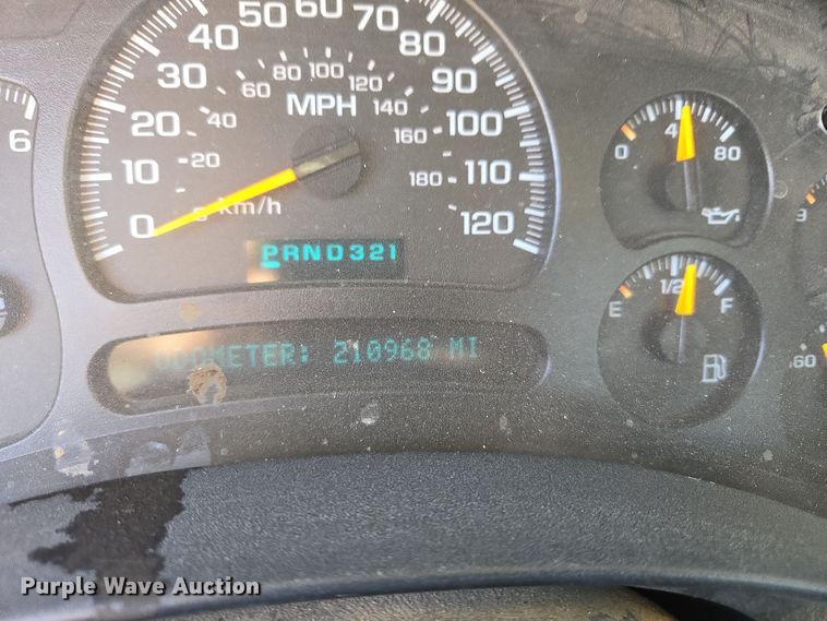 image for item DW8626 2005 Chevrolet Silverado 2500HD Ext. Cab pickup truck