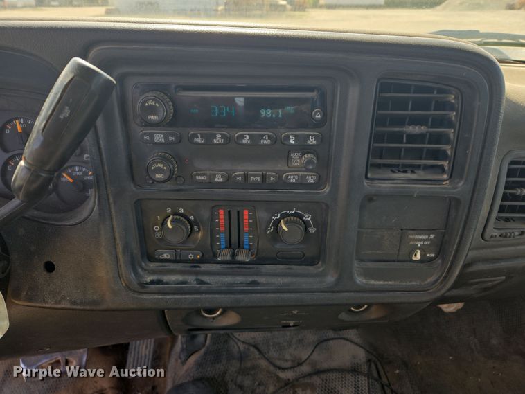 image for item DW8626 2005 Chevrolet Silverado 2500HD Ext. Cab pickup truck