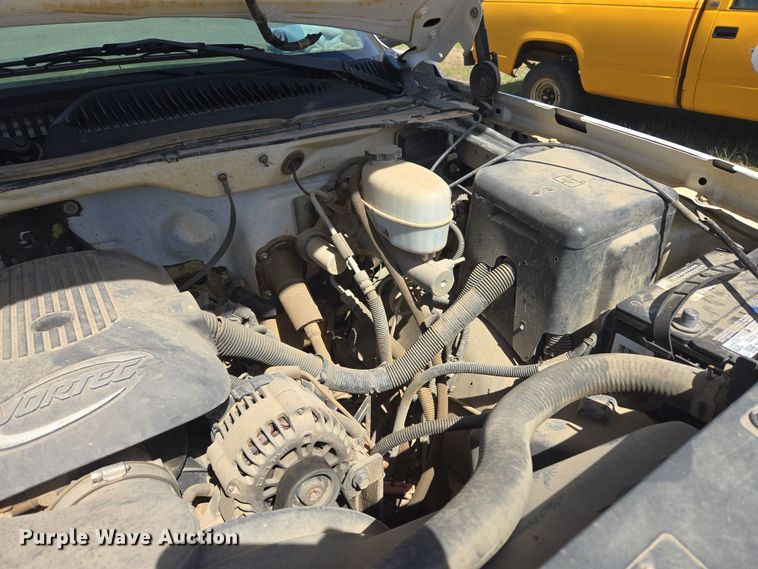 image for item DW8626 2005 Chevrolet Silverado 2500HD Ext. Cab pickup truck