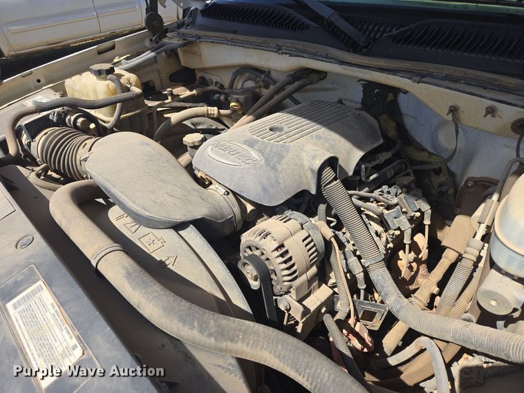 image for item DW8626 2005 Chevrolet Silverado 2500HD Ext. Cab pickup truck