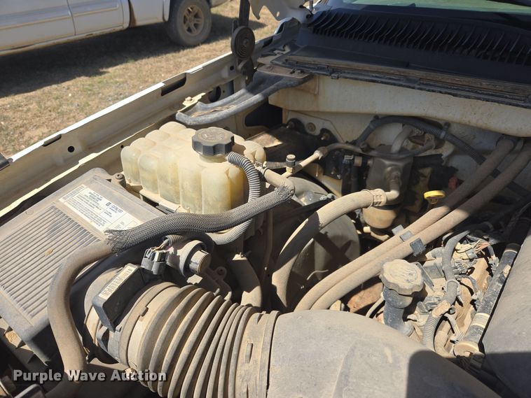 image for item DW8626 2005 Chevrolet Silverado 2500HD Ext. Cab pickup truck