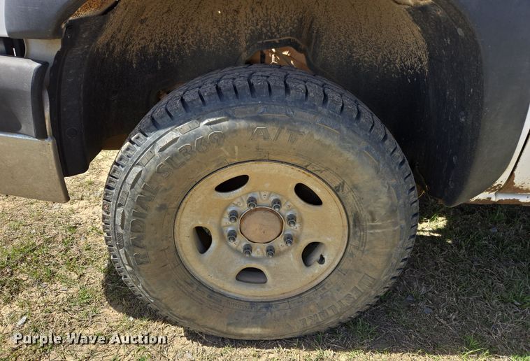 image for item DW8626 2005 Chevrolet Silverado 2500HD Ext. Cab pickup truck