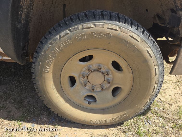 image for item DW8626 2005 Chevrolet Silverado 2500HD Ext. Cab pickup truck