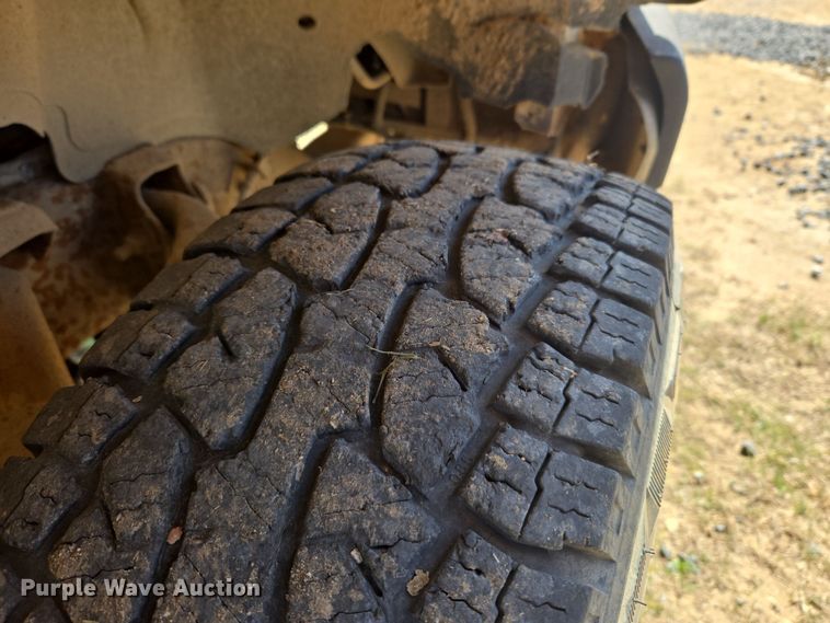 image for item DW8626 2005 Chevrolet Silverado 2500HD Ext. Cab pickup truck