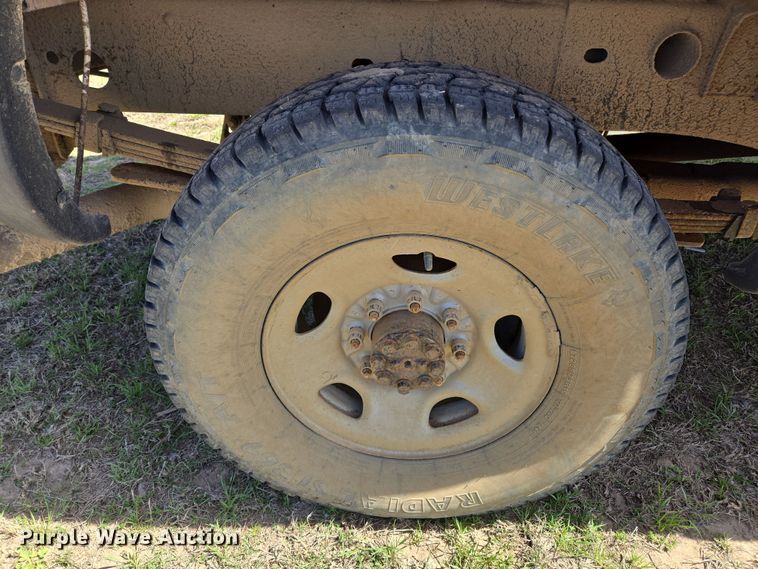 image for item DW8626 2005 Chevrolet Silverado 2500HD Ext. Cab pickup truck