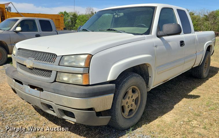 image for item DW8627 2004 Chevrolet Silverado 1500 Ext. Cab pickup truck