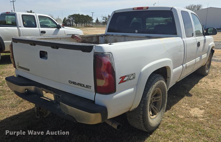 image for item DW8627 2004 Chevrolet Silverado 1500 Ext. Cab pickup truck