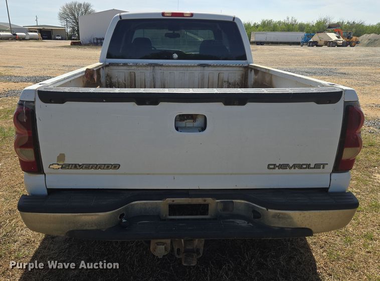 image for item DW8627 2004 Chevrolet Silverado 1500 Ext. Cab pickup truck