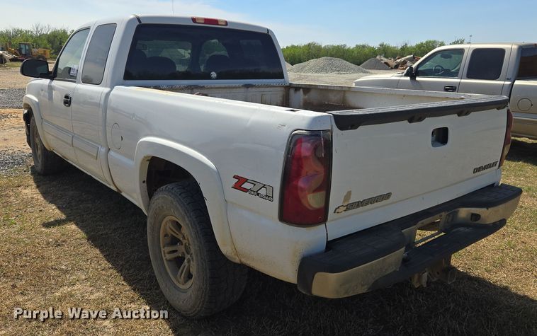 image for item DW8627 2004 Chevrolet Silverado 1500 Ext. Cab pickup truck