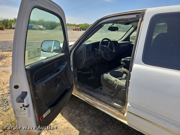 image for item DW8627 2004 Chevrolet Silverado 1500 Ext. Cab pickup truck