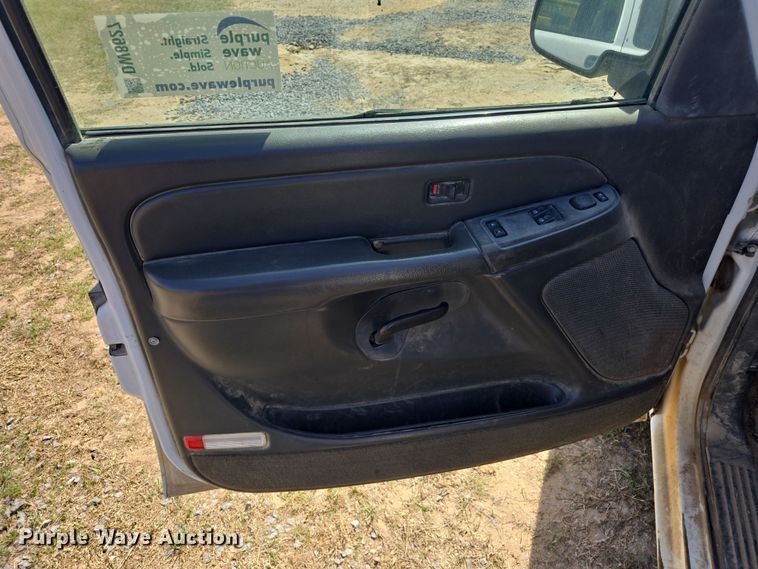 image for item DW8627 2004 Chevrolet Silverado 1500 Ext. Cab pickup truck