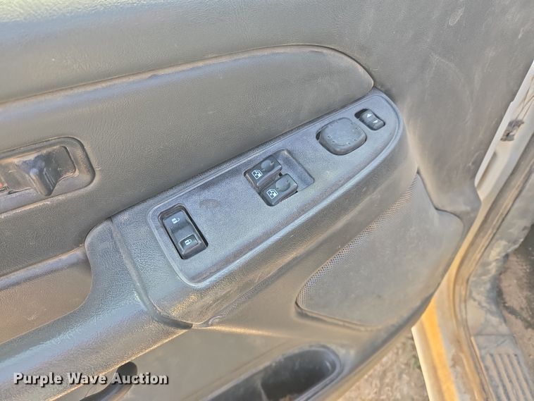 image for item DW8627 2004 Chevrolet Silverado 1500 Ext. Cab pickup truck