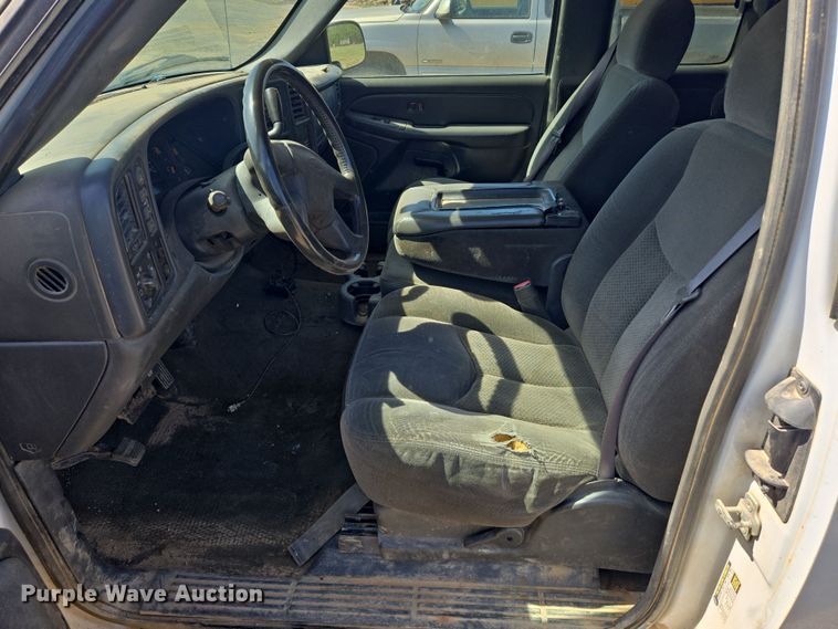 image for item DW8627 2004 Chevrolet Silverado 1500 Ext. Cab pickup truck