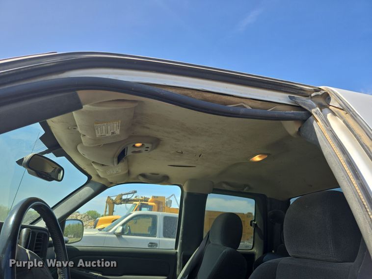 image for item DW8627 2004 Chevrolet Silverado 1500 Ext. Cab pickup truck