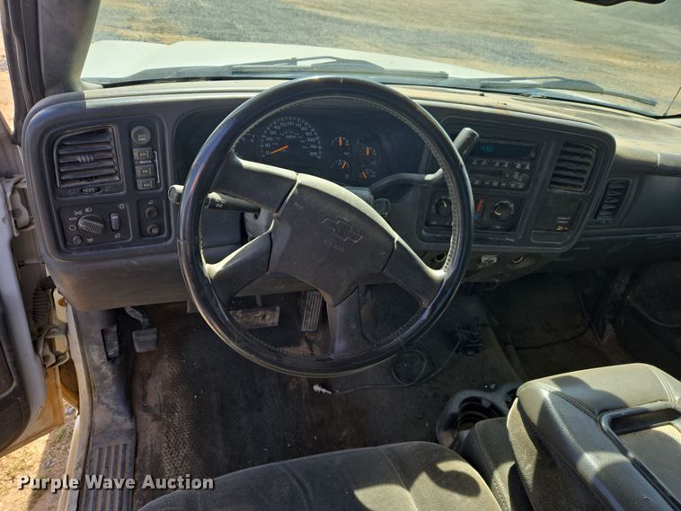 image for item DW8627 2004 Chevrolet Silverado 1500 Ext. Cab pickup truck