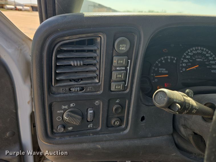 image for item DW8627 2004 Chevrolet Silverado 1500 Ext. Cab pickup truck