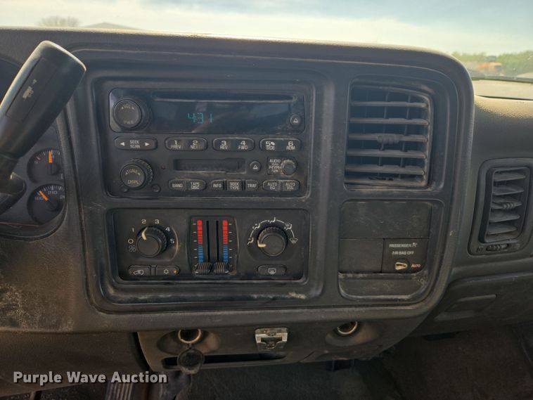 image for item DW8627 2004 Chevrolet Silverado 1500 Ext. Cab pickup truck