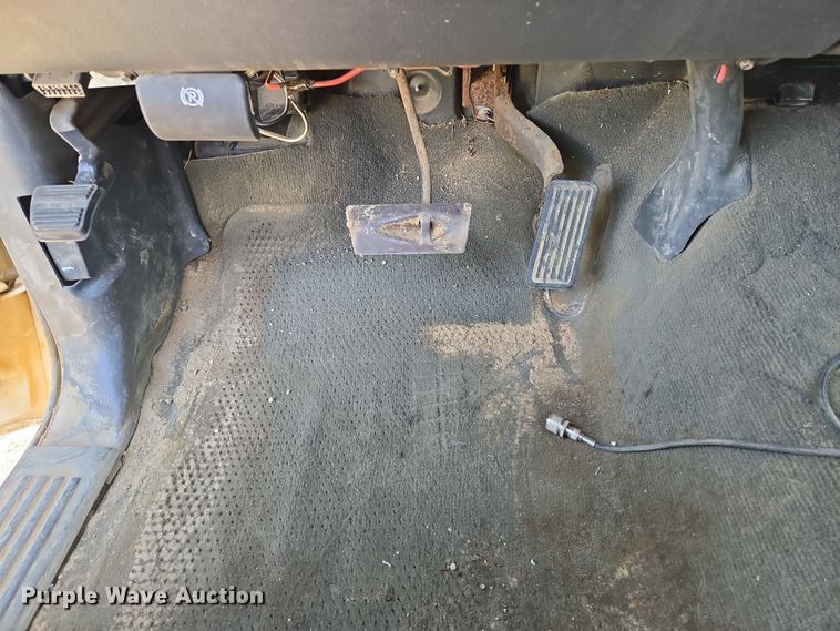 image for item DW8627 2004 Chevrolet Silverado 1500 Ext. Cab pickup truck