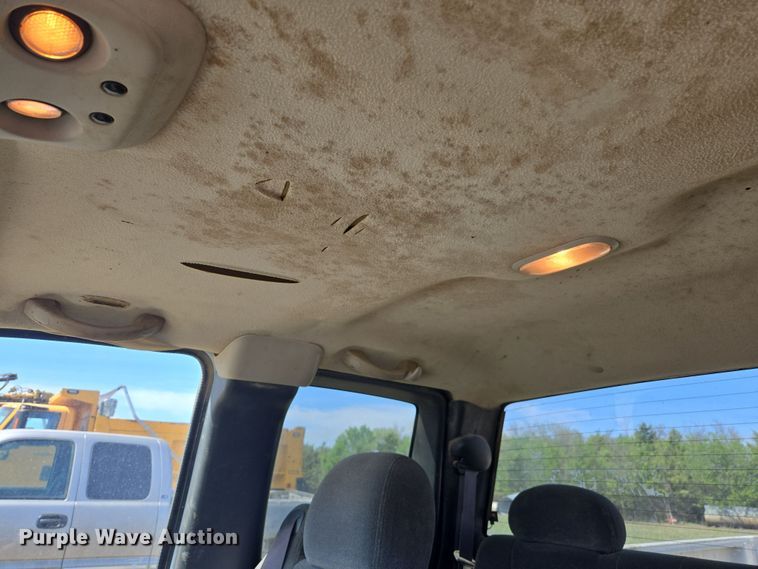 image for item DW8627 2004 Chevrolet Silverado 1500 Ext. Cab pickup truck