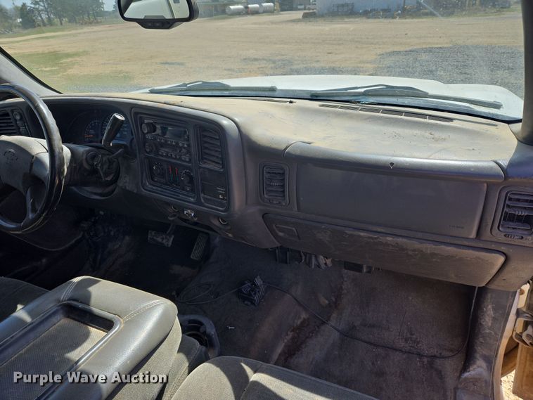 image for item DW8627 2004 Chevrolet Silverado 1500 Ext. Cab pickup truck