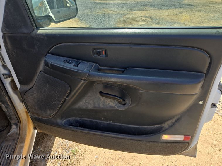 image for item DW8627 2004 Chevrolet Silverado 1500 Ext. Cab pickup truck