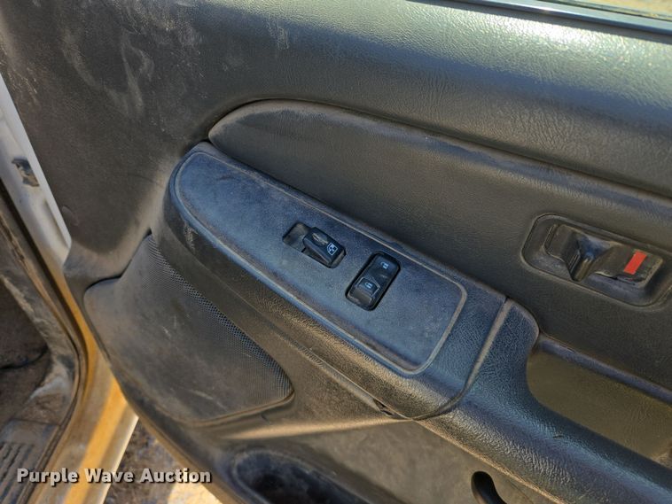 image for item DW8627 2004 Chevrolet Silverado 1500 Ext. Cab pickup truck