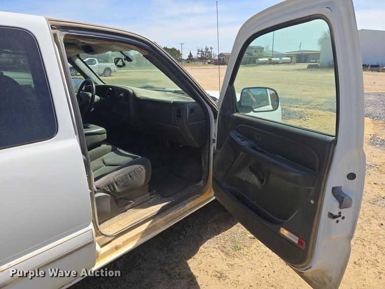 image for item DW8627 2004 Chevrolet Silverado 1500 Ext. Cab pickup truck