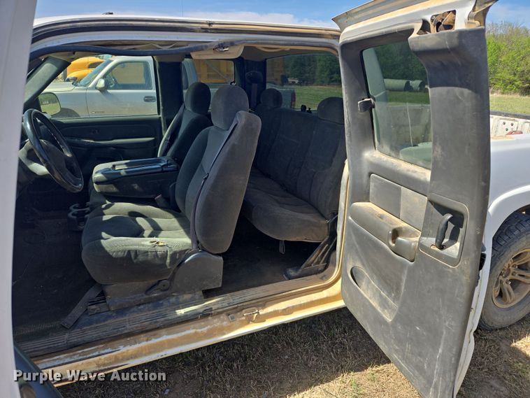 image for item DW8627 2004 Chevrolet Silverado 1500 Ext. Cab pickup truck