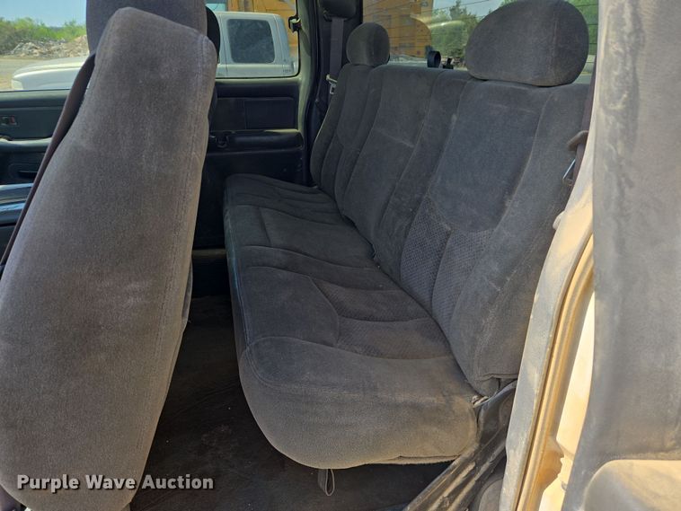 image for item DW8627 2004 Chevrolet Silverado 1500 Ext. Cab pickup truck