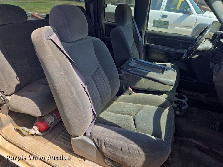 image for item DW8627 2004 Chevrolet Silverado 1500 Ext. Cab pickup truck